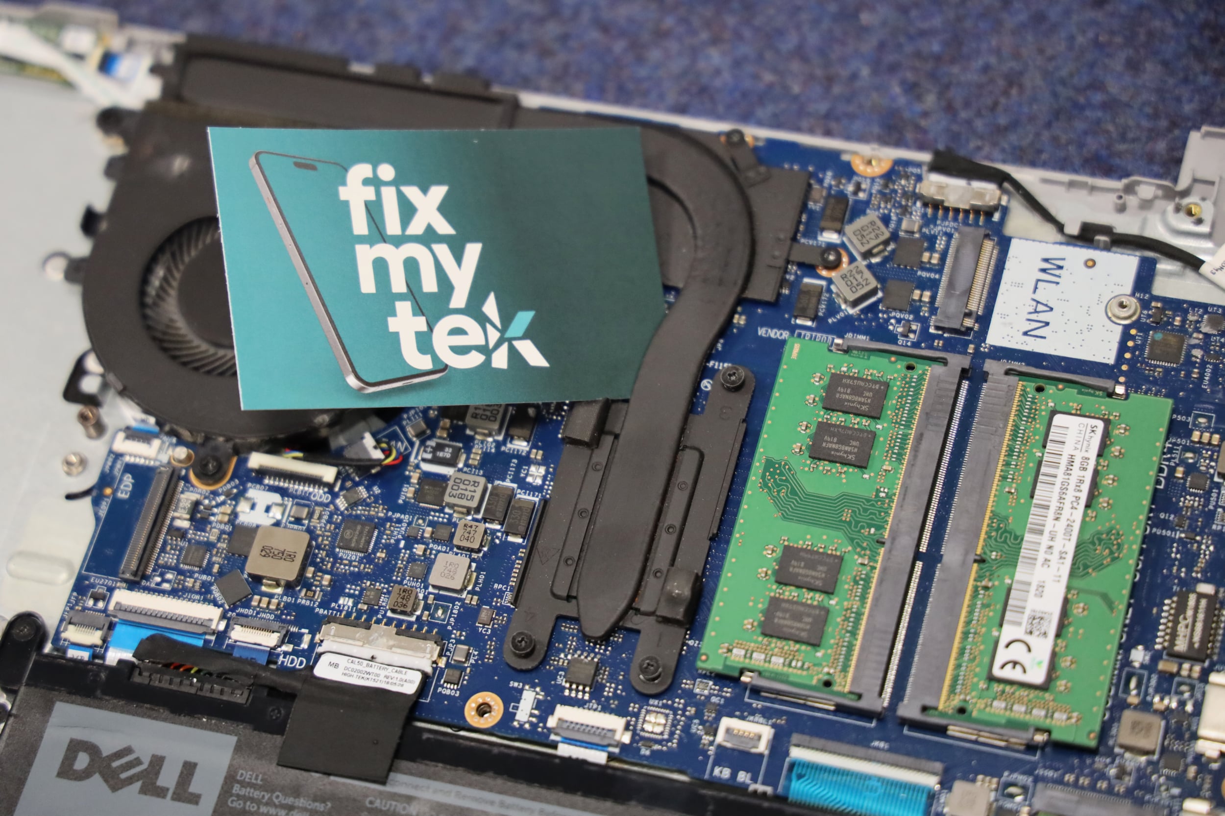 Photo of the FixMyTek team in the shop