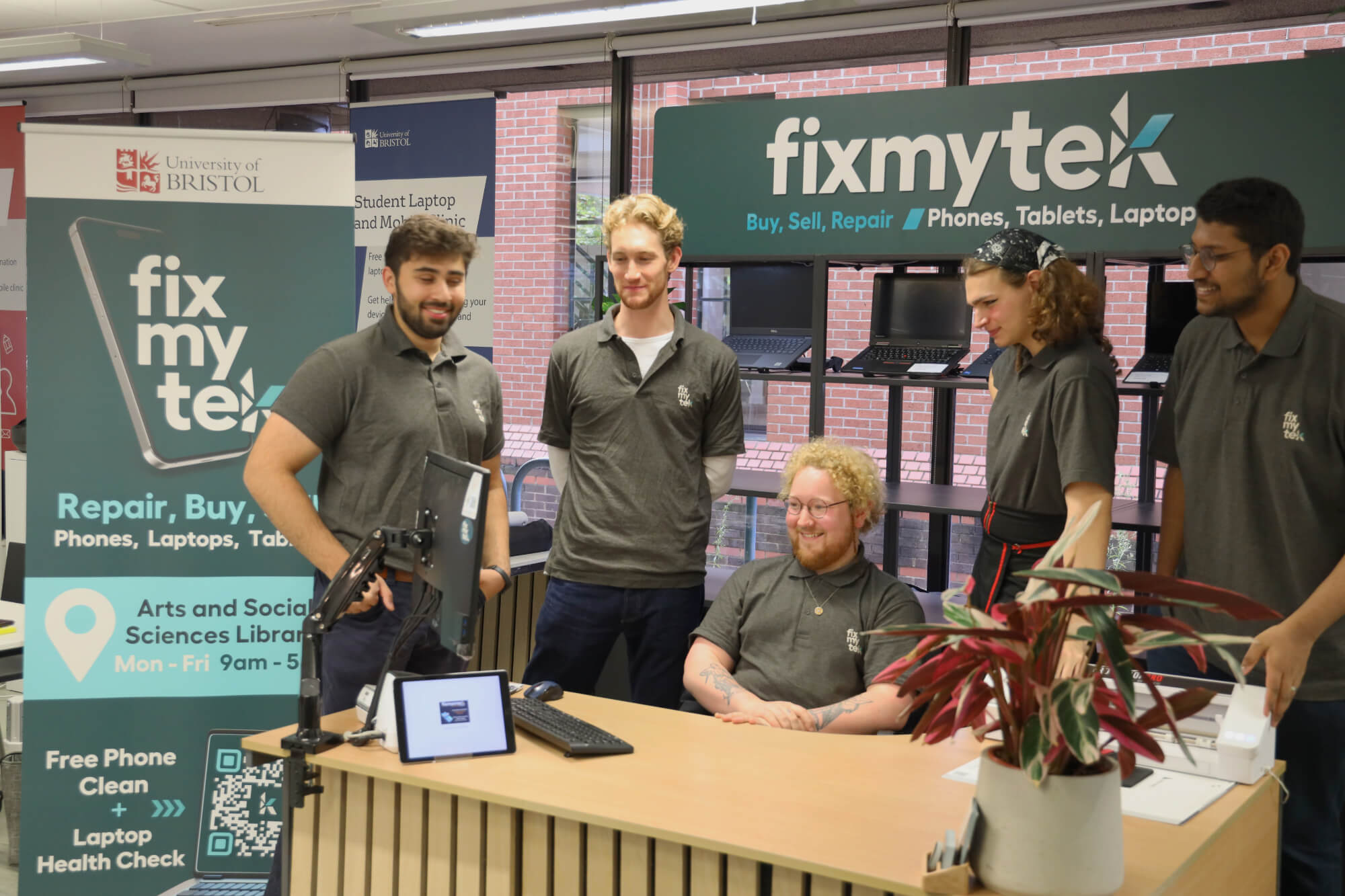 Photo of the FixMyTek team in the shop